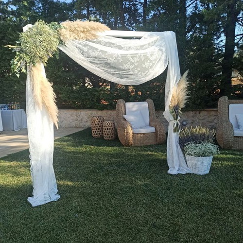 Wooden arch white 2m used
