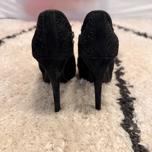 Schutz ankle boots with zipper and perforated leather, like new, size 36