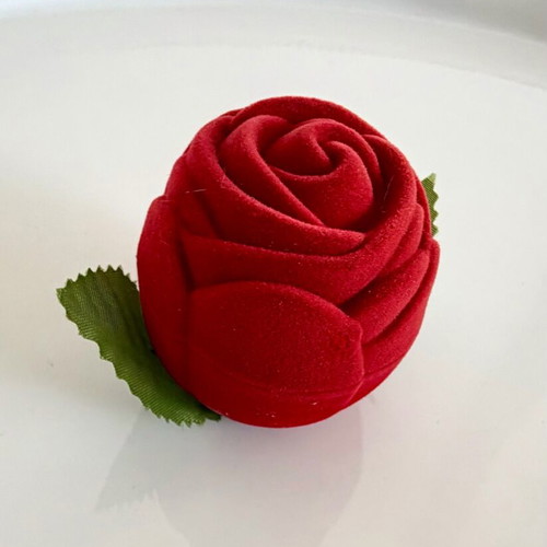 Velvet ring box in red rose shape new