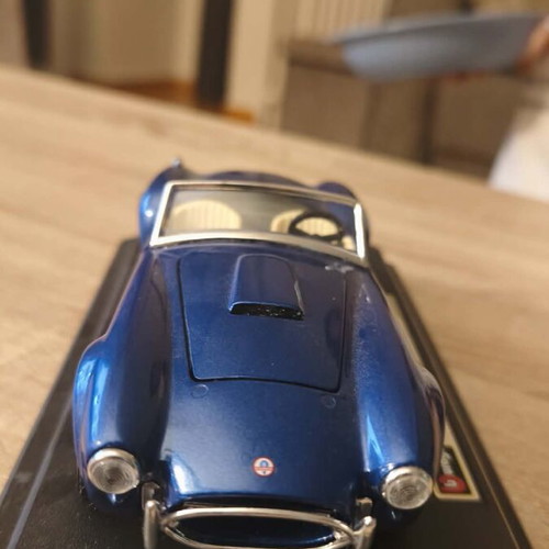 Bburago Ford AC Cobra 427 (1965) model car