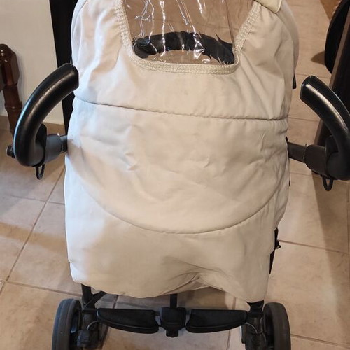 Baby stroller like new with unused Chicco rain cover