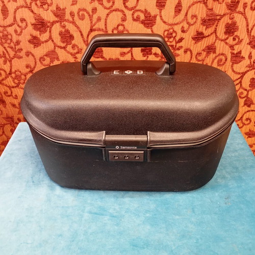 Samsonite hard toiletry bag used, black, vintage model