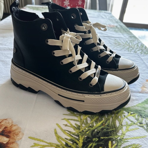 Refresh women's sneaker boot new, black size 39