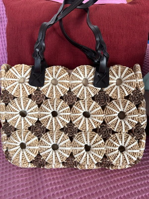 Straw bag like new with white patterns and leatherette strap