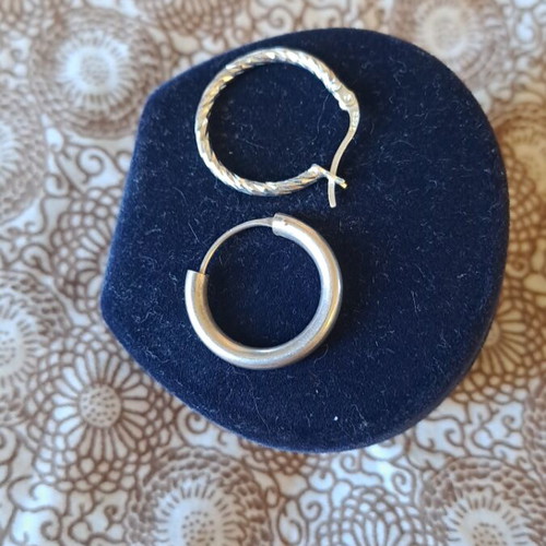 Hoop earrings silver, like new, set of 2, 2cm diameter