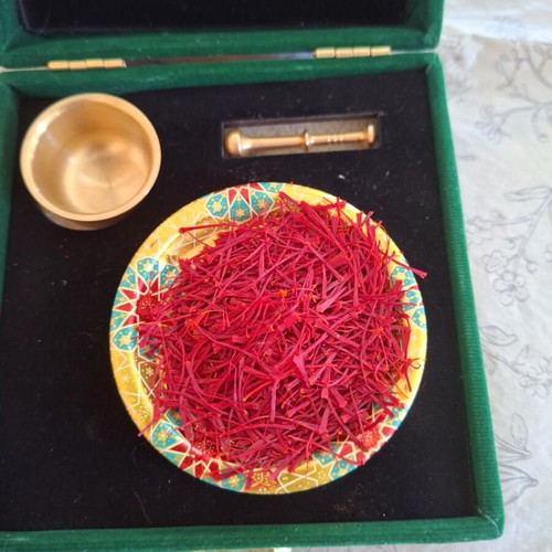 Authentic Persian Saffron Gift Set new, decorative plate and brass mortar