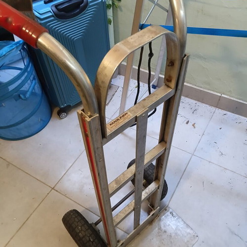 Magliner corrosion-resistant aluminum hand truck like new