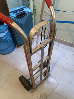 Magliner corrosion-resistant aluminum hand truck like new