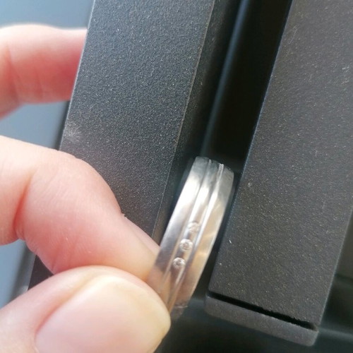 Wedding ring with 3 rhinestones like new, silver
