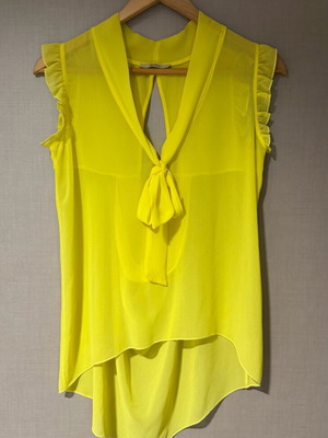 Summer blouse Please yellow size S like new