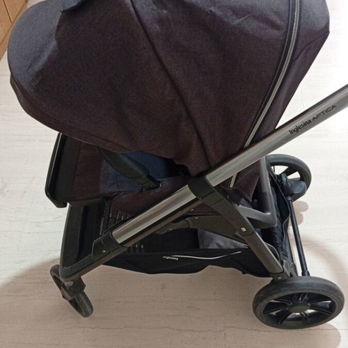 Inglesina Aptica stroller like new with footmuff and rain cover