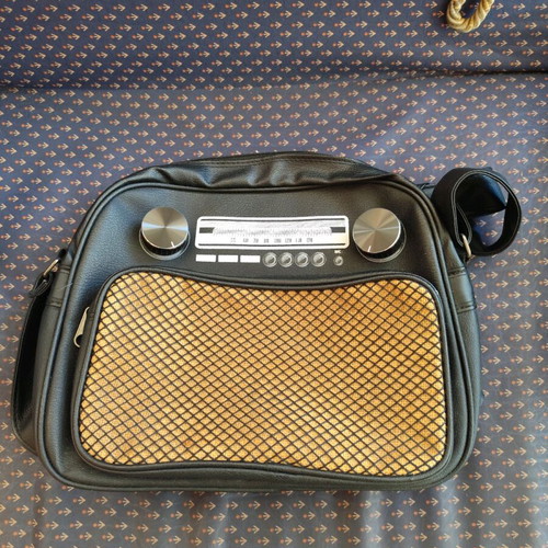 Crossbody bag shaped like radio new