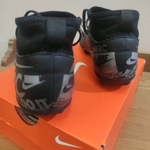Nike football shoes kids like new, size 34, black