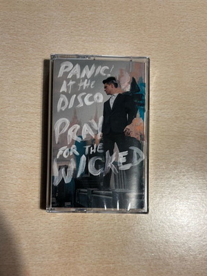 Panic! at the disco Pray for the wicked cassette new