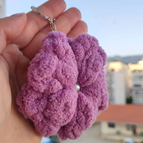Crochet puffy flower keychain new with pearl and velour yarn