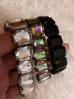 Elastic bracelets with colorful large iridescent stones like new, set of 3