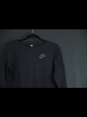 Nike sweatshirt black Small like new with sleeve pocket