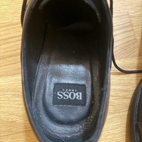 Boss Shoes size 40 like new, black dress shoes