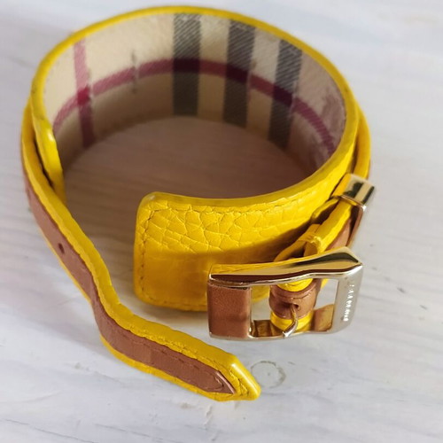 Burberry bracelet for hand like new, brown and yellow