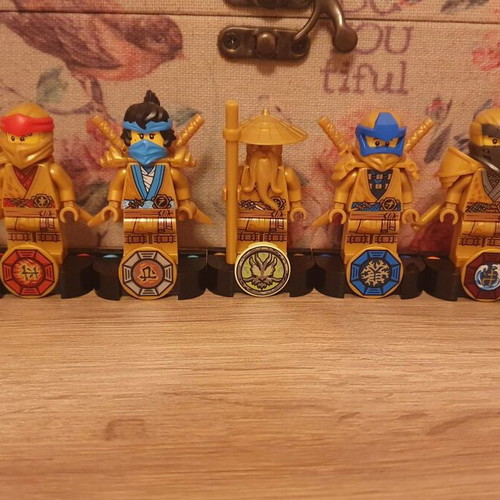 Lego Ninjago 10th Anniversary Set of 7 Minifigures New with Airjitzu Tiles