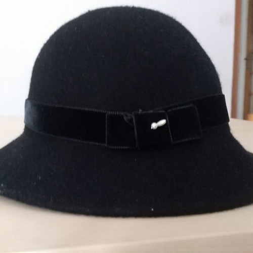 Black hat used, felt with velvet ribbon
