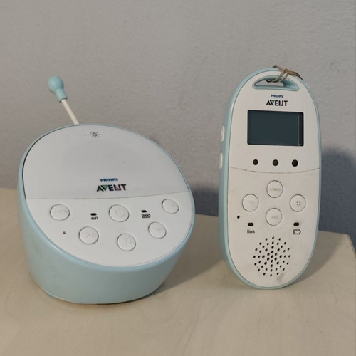 Philips Avent baby monitor used with manuals and 2 chargers