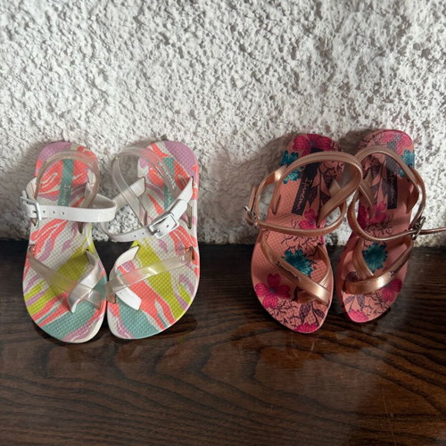 Ipanema sandals like new, sizes 23 and 24, white and pink