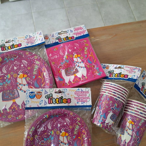 Party supplies new, pack of 12 plates 23cm, 12 plates 18cm, 12 cups, 20 napkins with Lama theme