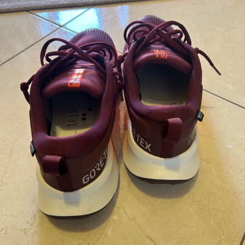 Nike athletic shoes new, size 44, red