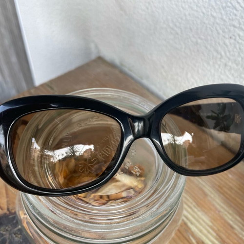 Sisley sunglasses like new with black frame and brown lenses