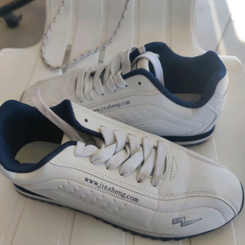Athletic shoes size 40 like new, white