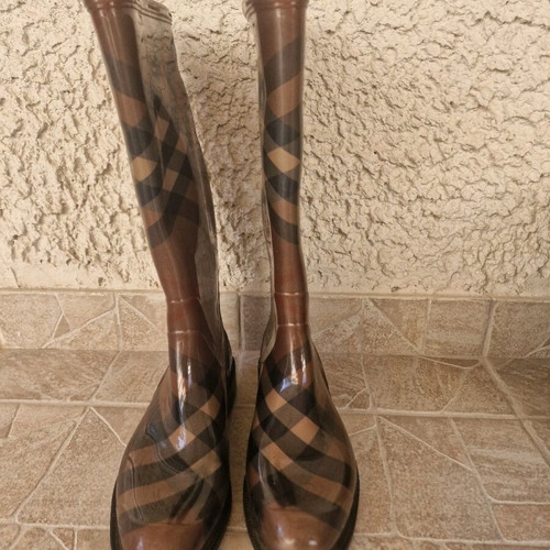 Burberry authentic rain boots size 41