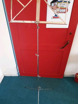 Μεταλλικό αναλόγιο μεταχειρισμένο, γερμανικό, σταθερό και ανθεκτικό