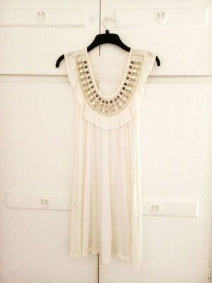 Blouse dress used with stones in white color size M