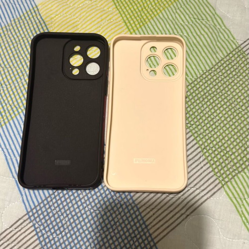 iPhone 15 Pro Max cases like new, unused