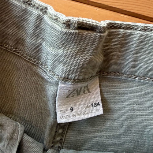Zara cargo shorts used for boys 9 years, size 134 cm, green