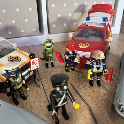 Playmobil Police Bundle used, 6 vehicles, 19 figures, accessories, lights & sound
