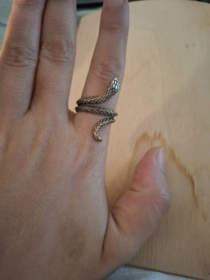 Ring used in silver color