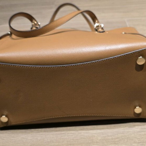 Michael Kors Voyager shoulder bag tan like new