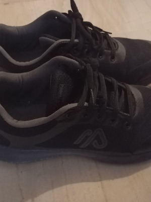 Zara athletic shoes size 42 like new, black