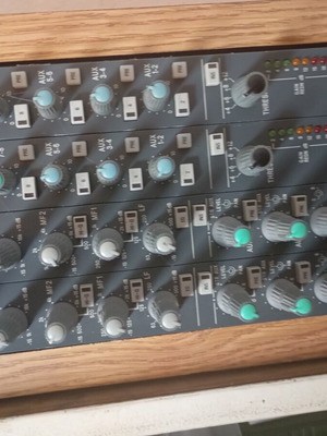 Limiter equalizer by Soundtrack like new with wooden frame and power supply