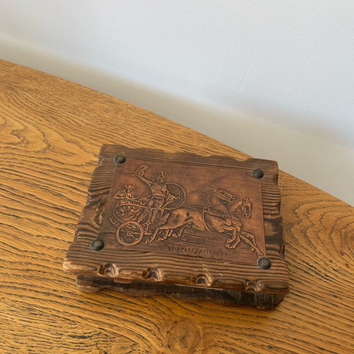 Vintage wooden cigarette case used with copper relief «Thriamvos Achilleos»
