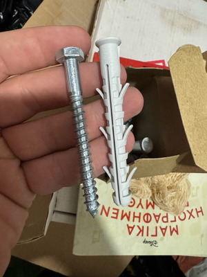 Oupa and screws new, about 10 pieces