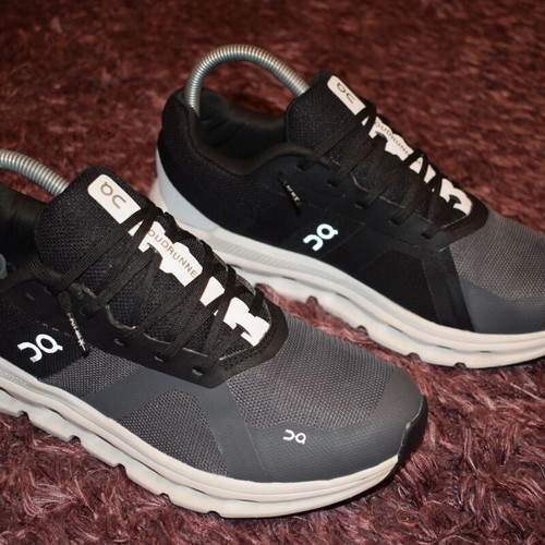 On Cloudrunner Men Size 42 used black and white sports shoes