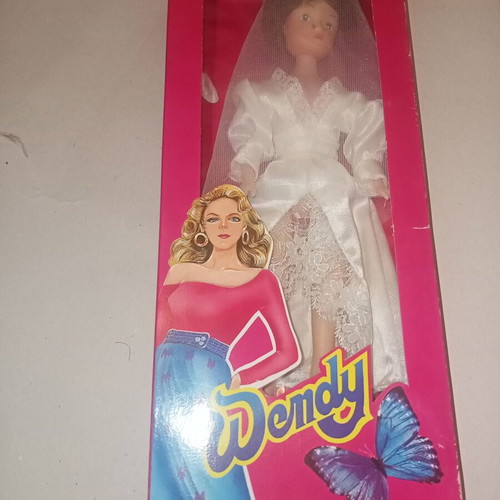 Wendy doll 90s like new, bride
