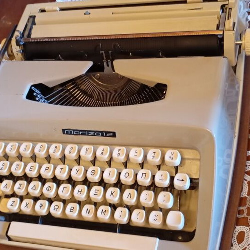 Mariza 12 Typewriter like new with Greek and English alphabet