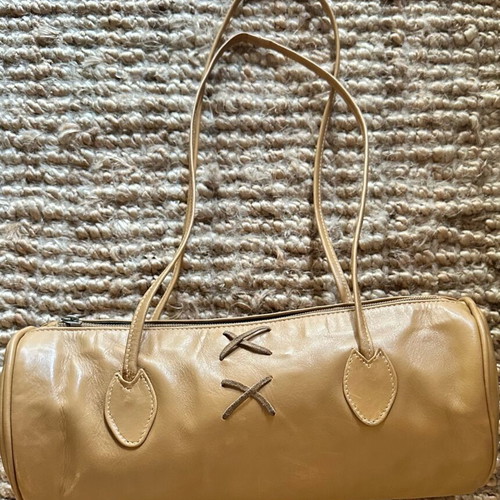 Vintage Vera Pelle leather barrel shoulder bag like new, beige