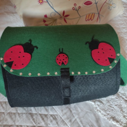 Crossbody bag in black and green felt, no name