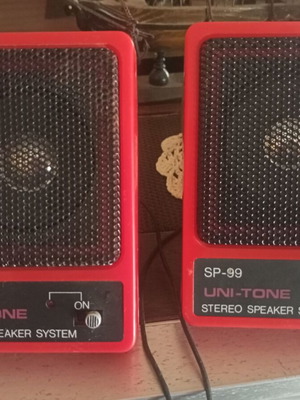 Retro 1980 Mini Bookshelf Powered Speakers Red Like New
