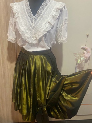 Doll-like skirt and blouse set like new, white and olive green
